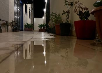 شقة واسعة بصالة وثلاث غرف نوم 