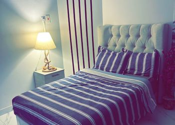 استديو بأثاث مريح وبسيط 