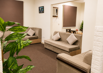 شقة باربع غرف نوم وصالة