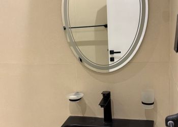 استديو بأثاث مريح وبسيط 