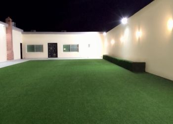 استراحة بمسطح أخضر وألعاب اطفال