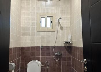 شقة بغرفتين نوم وصالة