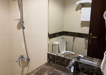 استديو بسرير ماستر وأثاث مريح 