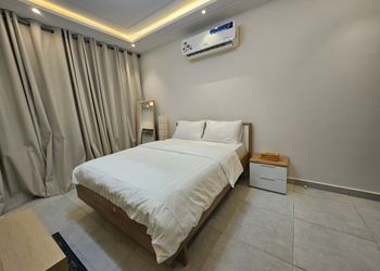 استديو هادئ بدخول ذاتي 