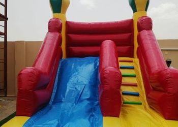 استراحة بمسبح داخلي وألعاب أطفال