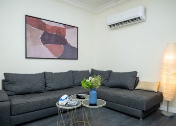 استديو بسرير ماستر وجلسة جانبية