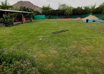استراحه بإطلاله على مزرعه وحديقه