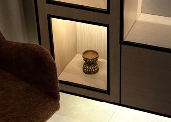 استديو بأثاث مريح وبسيط 