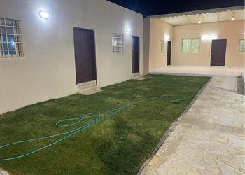استراحة بمجلس ومسطح اخضر 