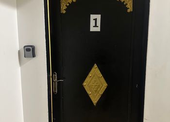 استديو بسرير ماستر وجلسة جانبية