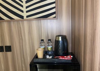استديو بأثاث مريح وبسيط 