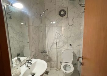 شقة بصالة وغرفة نوم ومجلس