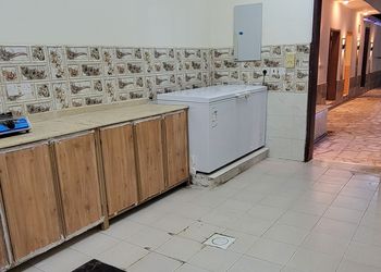 استراحة بجلسة خارجية ومسطح اخضر