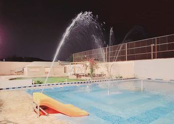استراحة بجلسة خارجية ومسطح اخضر