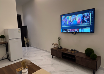 شقة بصالة انيقة ودخول ذاتي