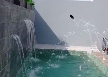 شاليه بصالة جلوس ومسبح خارجي