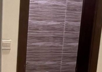 استراحة بجلسة خارجية وألعاب اطفال