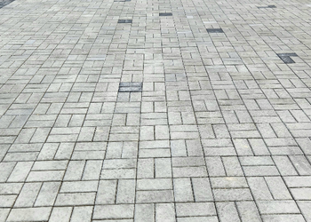 استراحة بمسطح اخضر وجلسه خارجيه