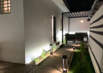 شاليه عائلي انيق بمسطح اخضر