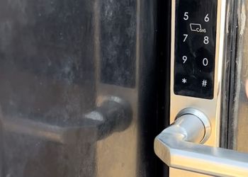 شالية بجلسة خارجية واجواء عائلية ومميزة