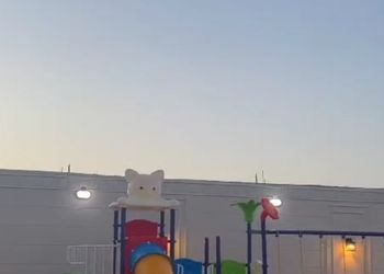 شاليه بمسبح داخلي وصالة جلوس