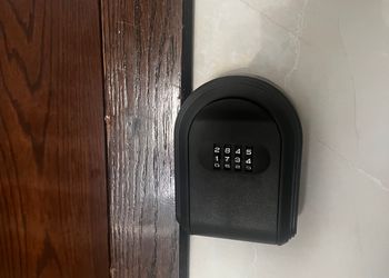 استديو بأثاث مريح وبسيط 