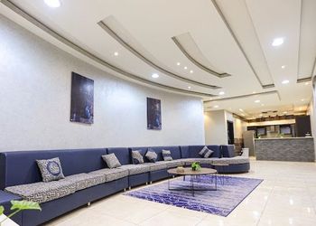 استراحة واسعة بمجالس وجلسة خارجية 