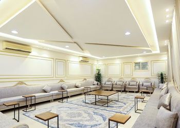 استراحة واسعة بمجالس وجلسة خارجية 