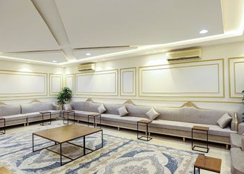 استراحة واسعة بمجالس وجلسة خارجية 