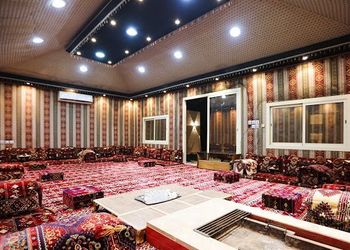 استراحة واسعة بمجالس وجلسة خارجية 