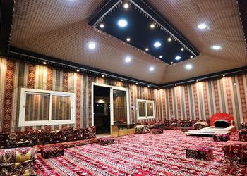 استراحة واسعة بمجالس وجلسة خارجية 
