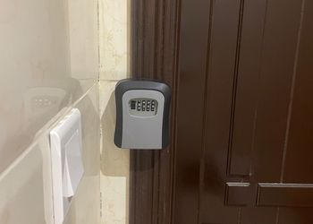 استديو بأثاث مريح وبسيط 