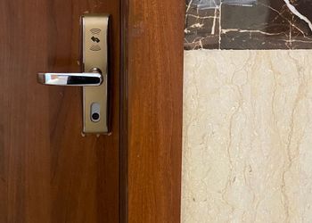استديو بسرير ماستر وأثاث مريح 