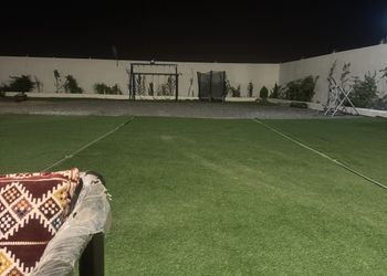 استراحة بمجلس مطل على الفناء الخارجي