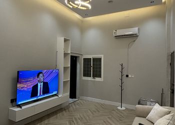 استديو بأثاث مريح وبسيط 