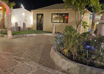 استراحة بألعاب أطفال ومسبح