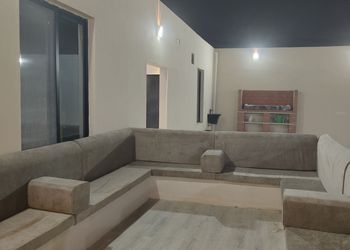 شاليه بصالة جلوس وجلسة خارجية