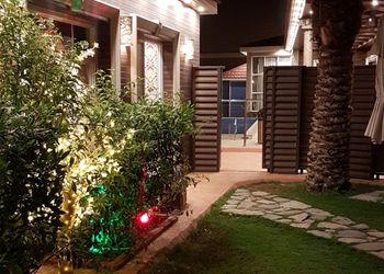 استراحة بمسبح داخلي وركن شواء 