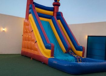 استراحة بمسطح أخضر وألعاب اطفال