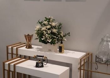 شاليه بمسطح اخضر ومسبح 