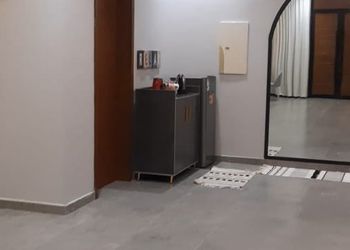 شاليه بمسطح اخضر ومسبح 