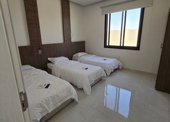 شاليه بمسطح اخضر ,ومسبح خارجي 
