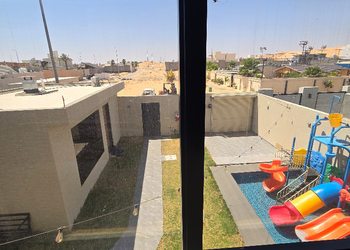 شاليه بمسطح اخضر ,ومسبح خارجي 