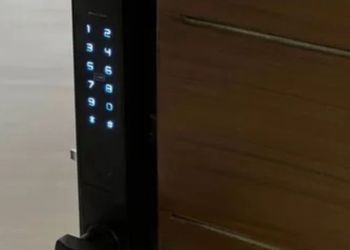 شقة بصالة أنيقة ودخول ذاتي