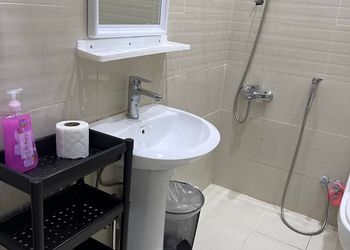 استديو بأثاث مريح وبسيط 