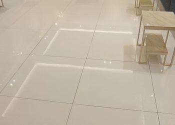 شاليه بمسطح اخضر وجلسة خارجية