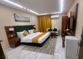 استديو بسرير ماستر وجلسة جانبية 