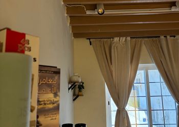 غرفة بسرير مفرد ودخول ذاتي 