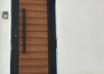 غرفة بسرير مفرد ودخول ذاتي 