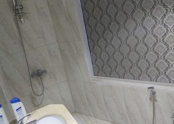 شقة بغرفة نوم وأثاث مريح 